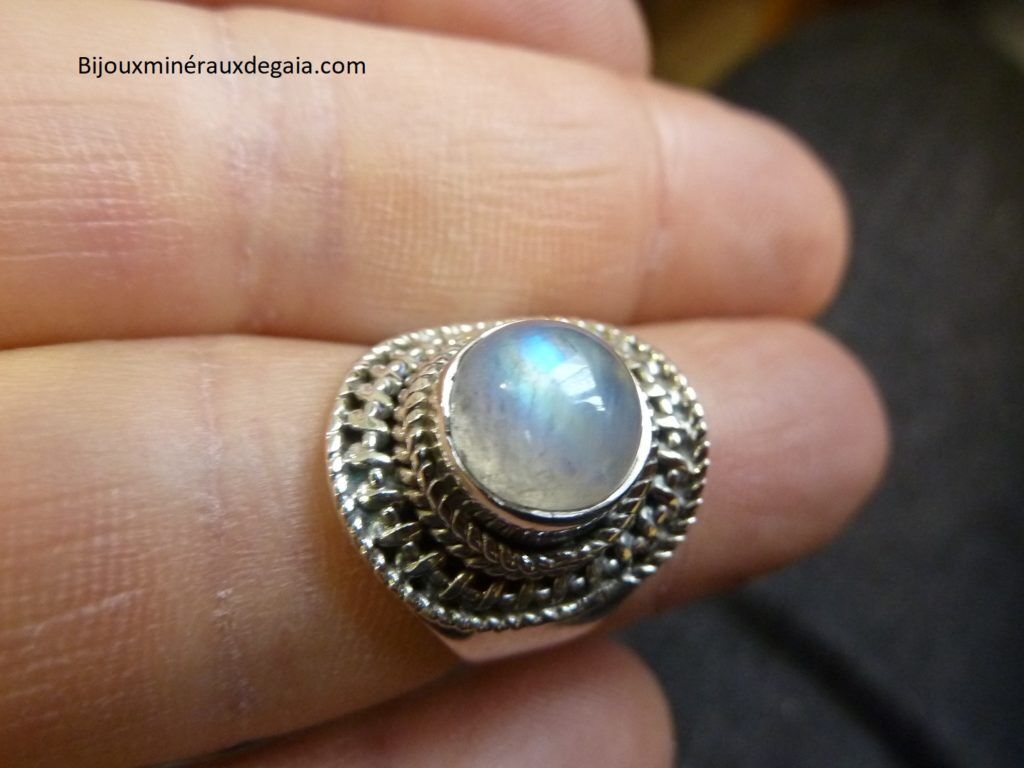 BAGUE PIERRE DE LUNE MONTURE EN ARGENT 925.TAILLE 52 3/4 REF 9166