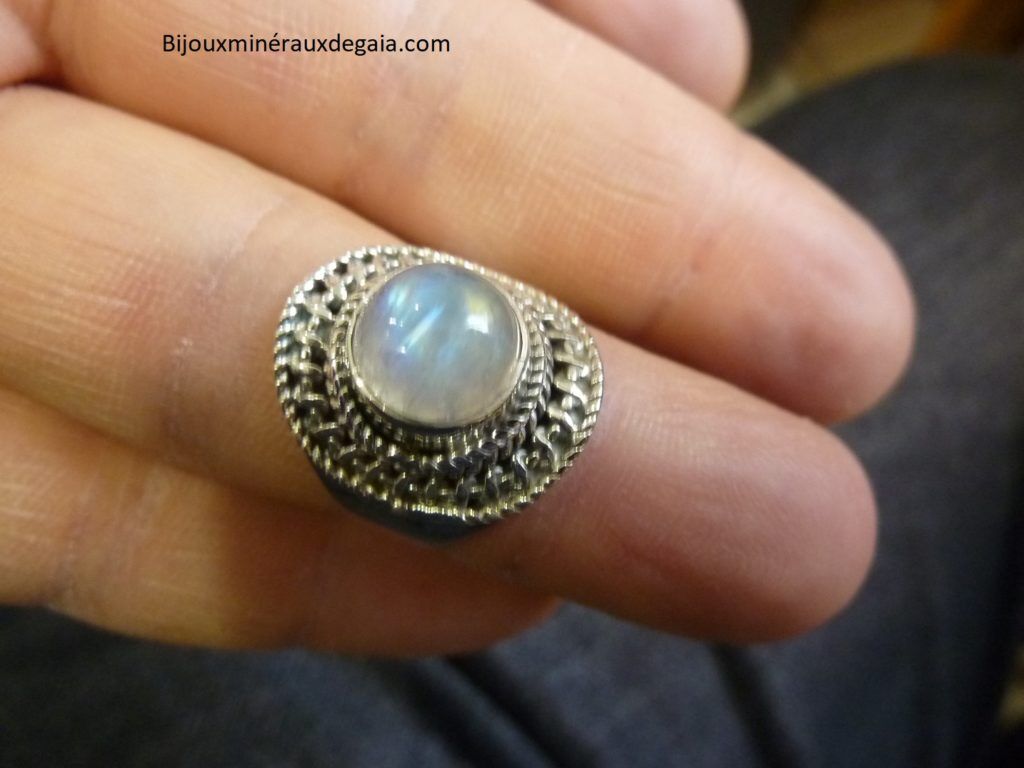 BAGUE PIERRE DE LUNE MONTURE EN ARGENT 925.TAILLE 52 3/4 REF 9166