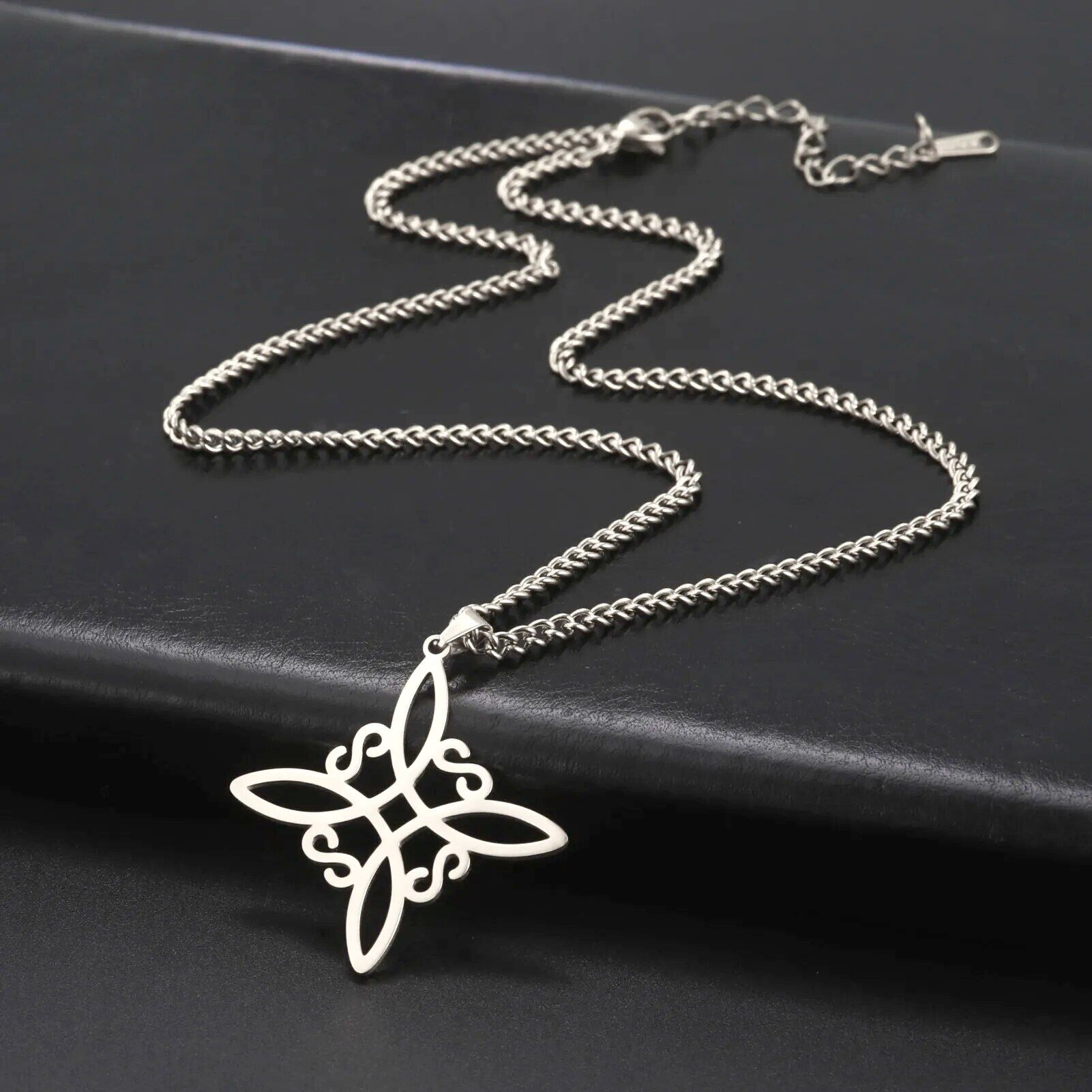 Pendentif noeud de sorcière (Wiccan) ref argent