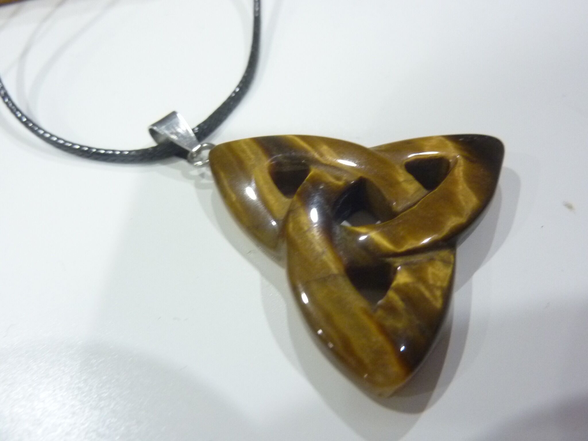 Collier pendentif Triquetra oeil de tigre