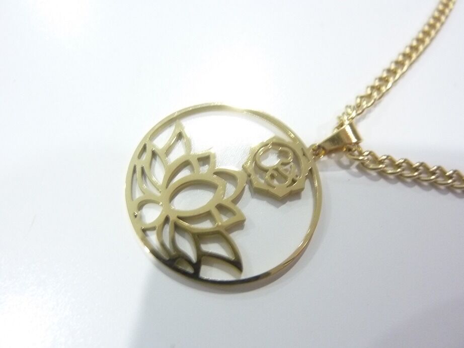 Pendentif Om fleur de Lotus ref Or