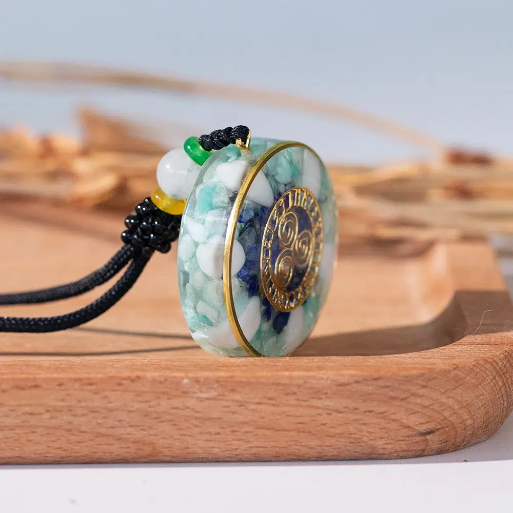 Collier pendentif orgonite Triskel amazonite-Lapis lazuli
