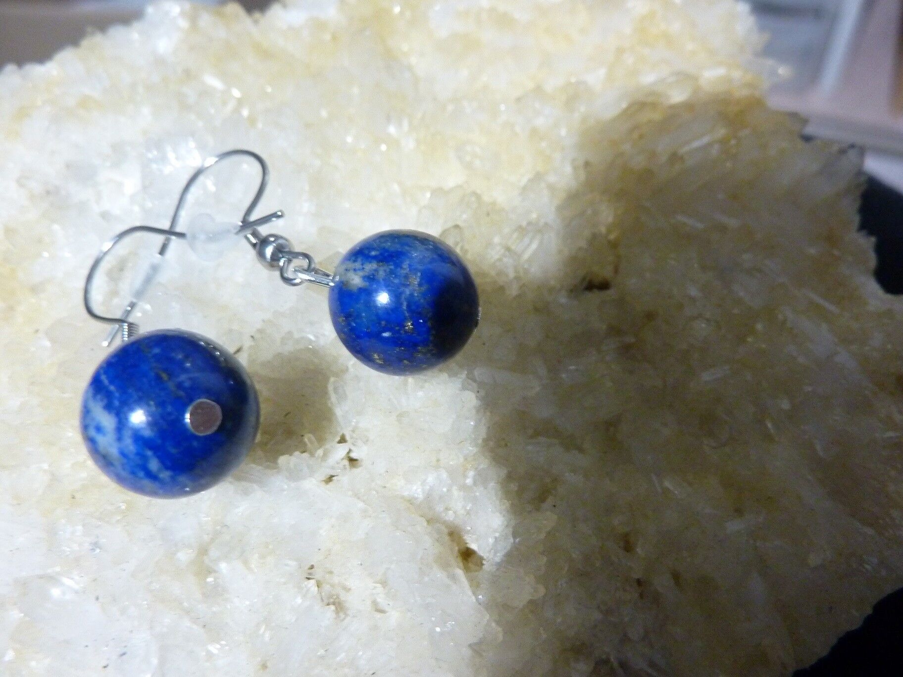 BOUCLES D'OREILLES LAPIS LAZULI NON TRAITÉ NON COLORÉ – Image 3