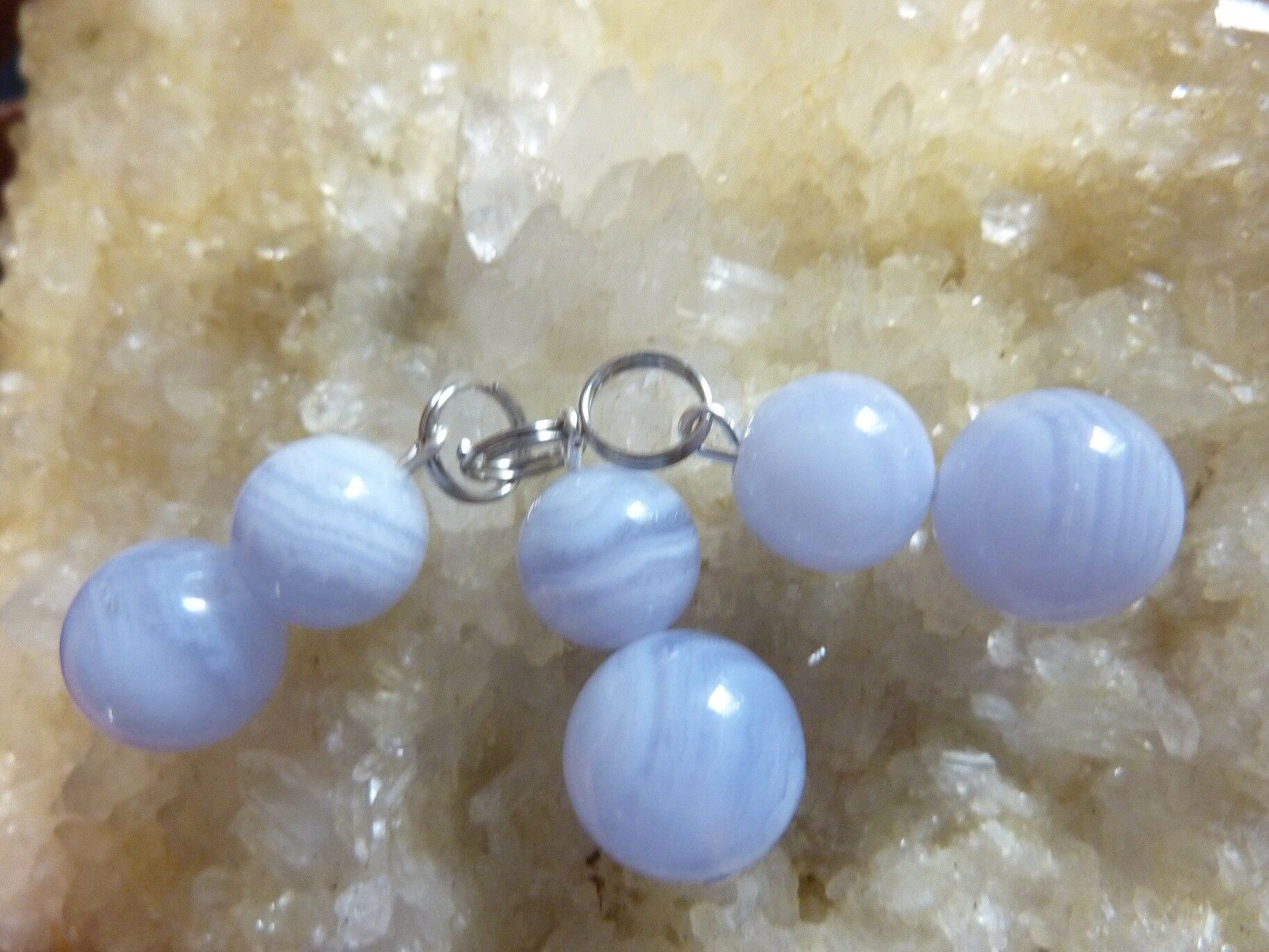 Pendentif Zénitude calcédoine bleue a L'unité