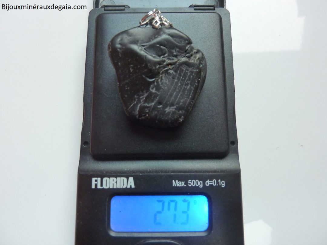 PENDENTIF PROTECTION SPINELLE NOIRE 27,3 gr rare! ref 9788