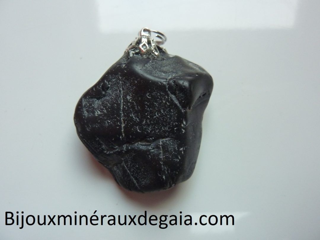 PENDENTIF PROTECTION SPINELLE NOIRE 27,3 gr rare! ref 9788