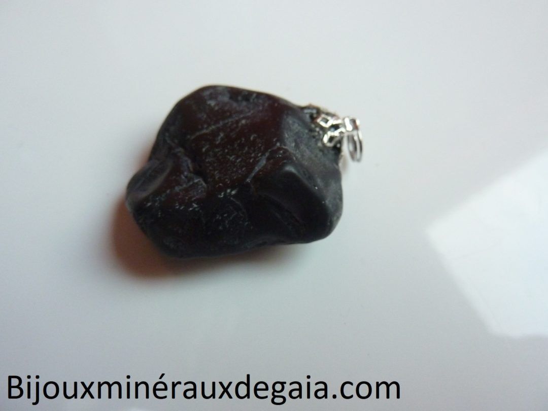 PENDENTIF PROTECTION SPINELLE NOIRE 27,3 gr rare! ref 9788