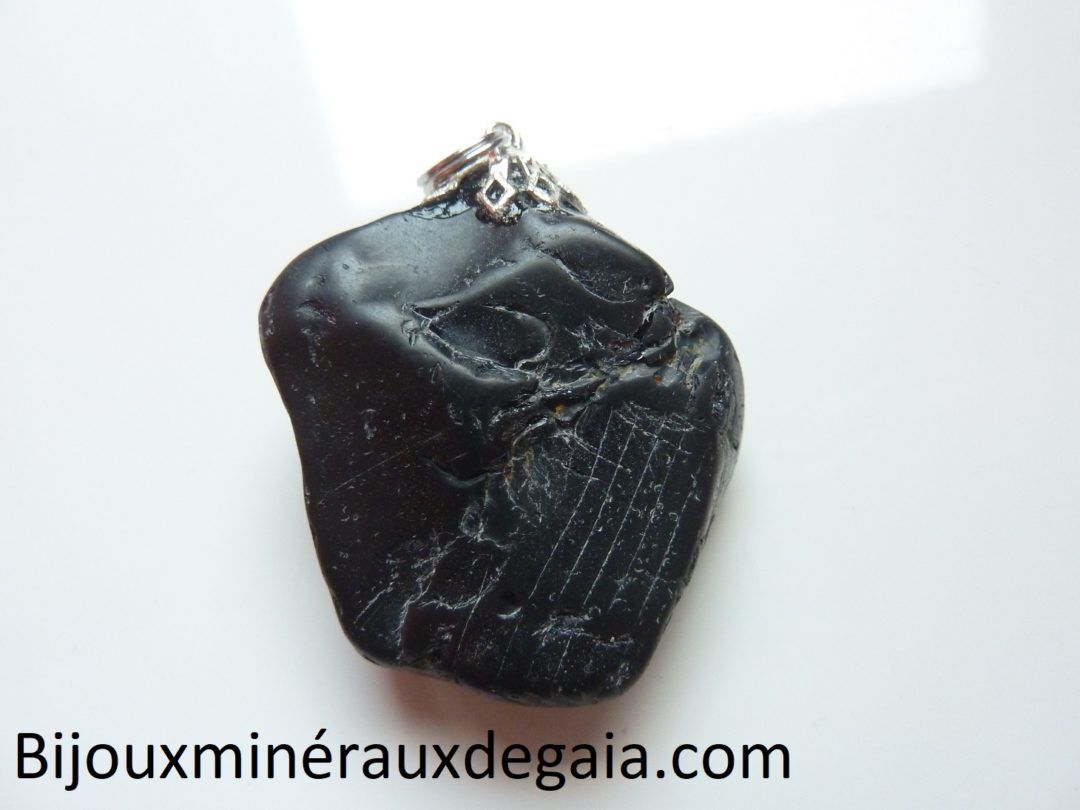 PENDENTIF PROTECTION SPINELLE NOIRE 27,3 gr rare! ref 9788