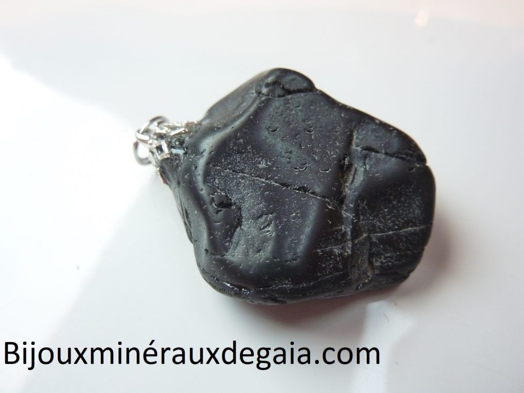 PENDENTIF PROTECTION SPINELLE NOIRE 27,3 gr rare! ref 9788