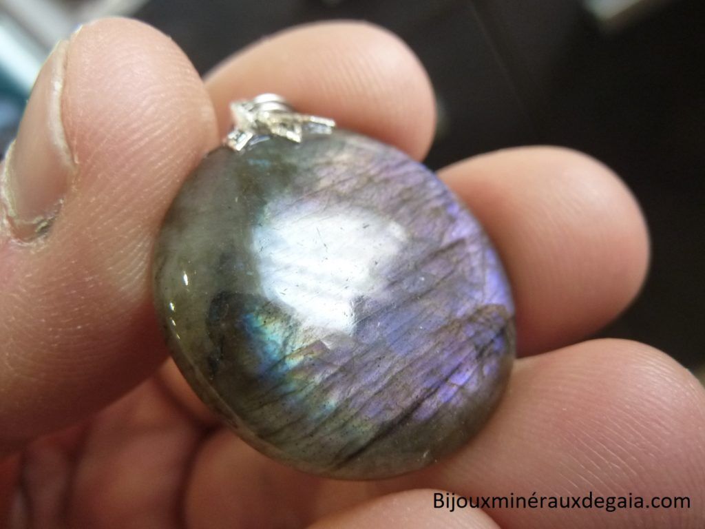 Pendentif Labradorite violet Rare ! Poids 10 gr ref 6770