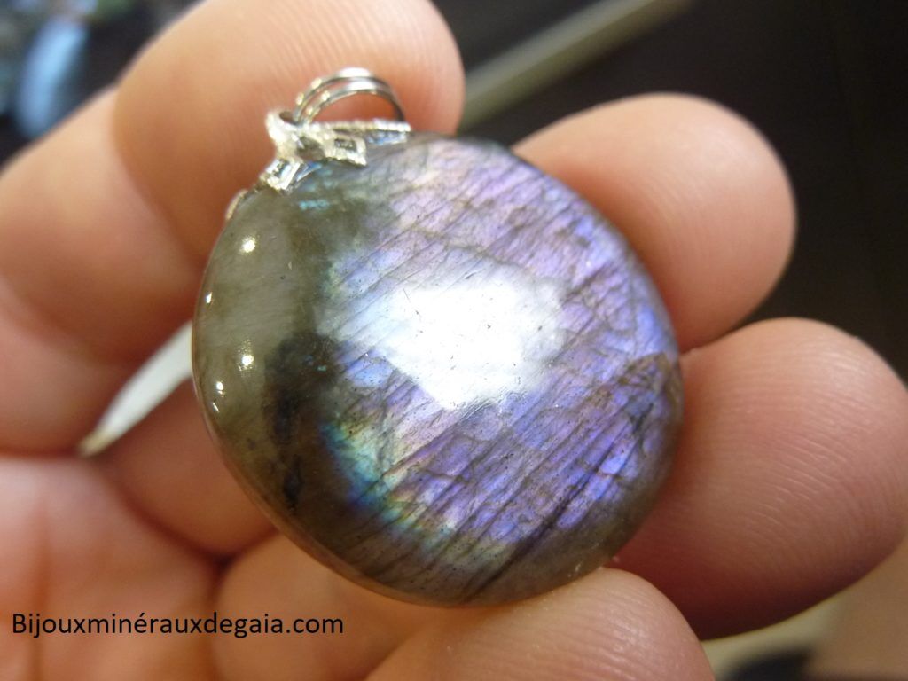 Pendentif Labradorite violet Rare ! Poids 10 gr ref 6770