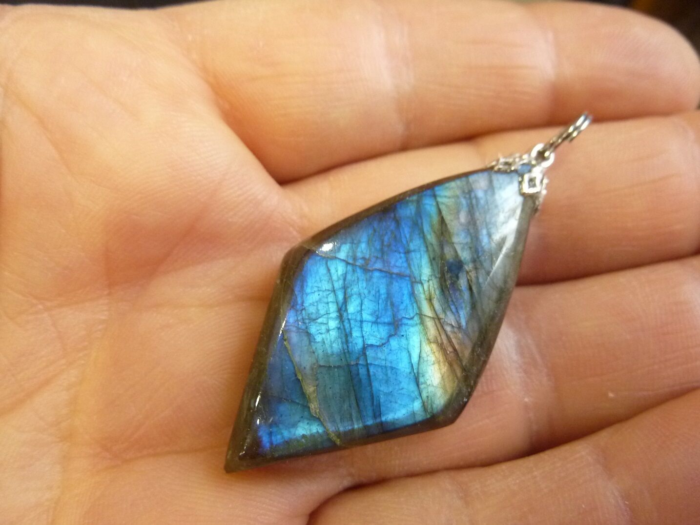 PENDENTIF LABRADORITE Poids 11,3 gr REF 1649