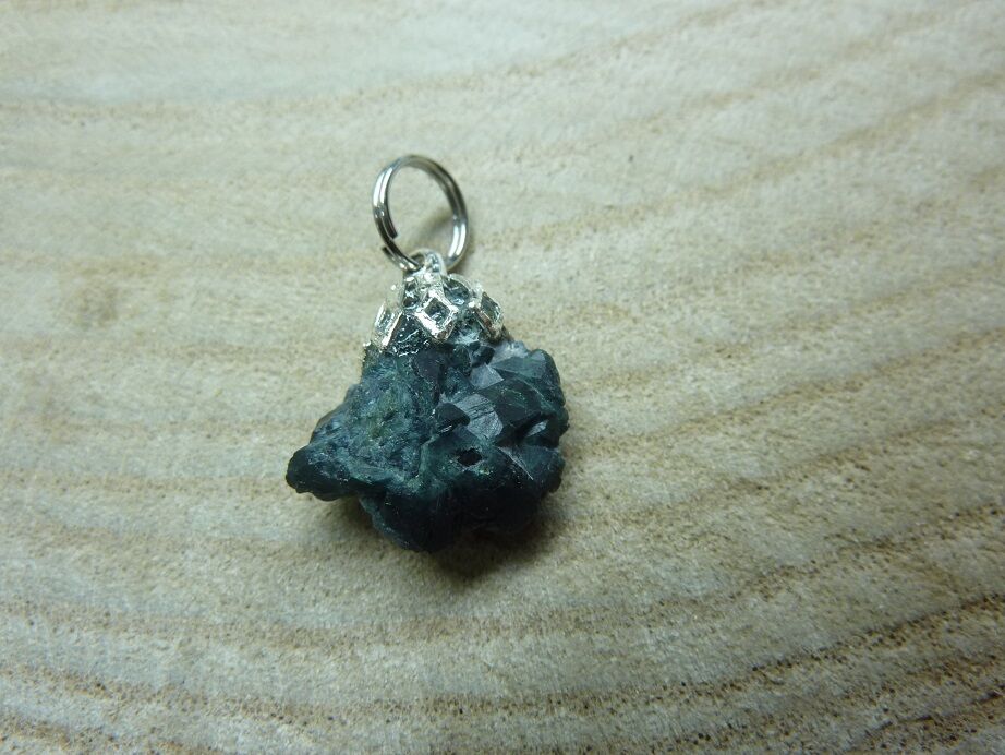 Pendentif Alexandrite Chrysobéryl brut 2,2 GR Ultra Rare ref 2721