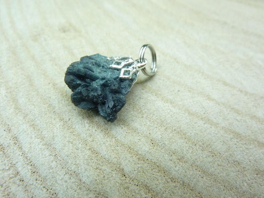 Pendentif Alexandrite Chrysobéryl brut 2,2 GR Ultra Rare ref 2721