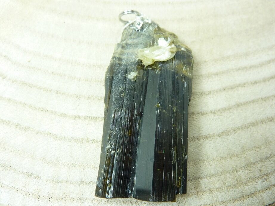 Pendentif Sphène ( Titanite) très rare ref 1204