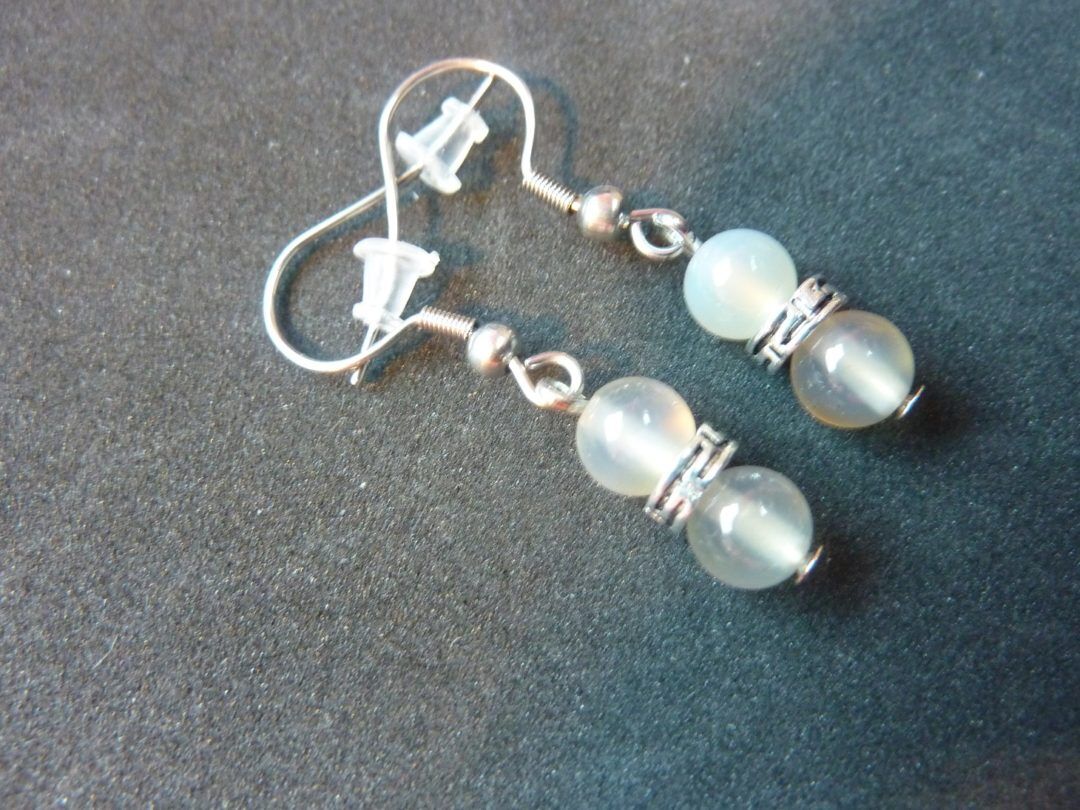 Boucles d'oreilles agate blanche Paix et positivité – Image 2