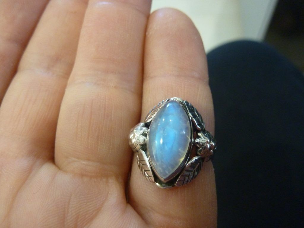 BAGUE PIERRE DE LUNE MONTURE EN ARGENT 925.TAILLE 57 3/4 REF 0899