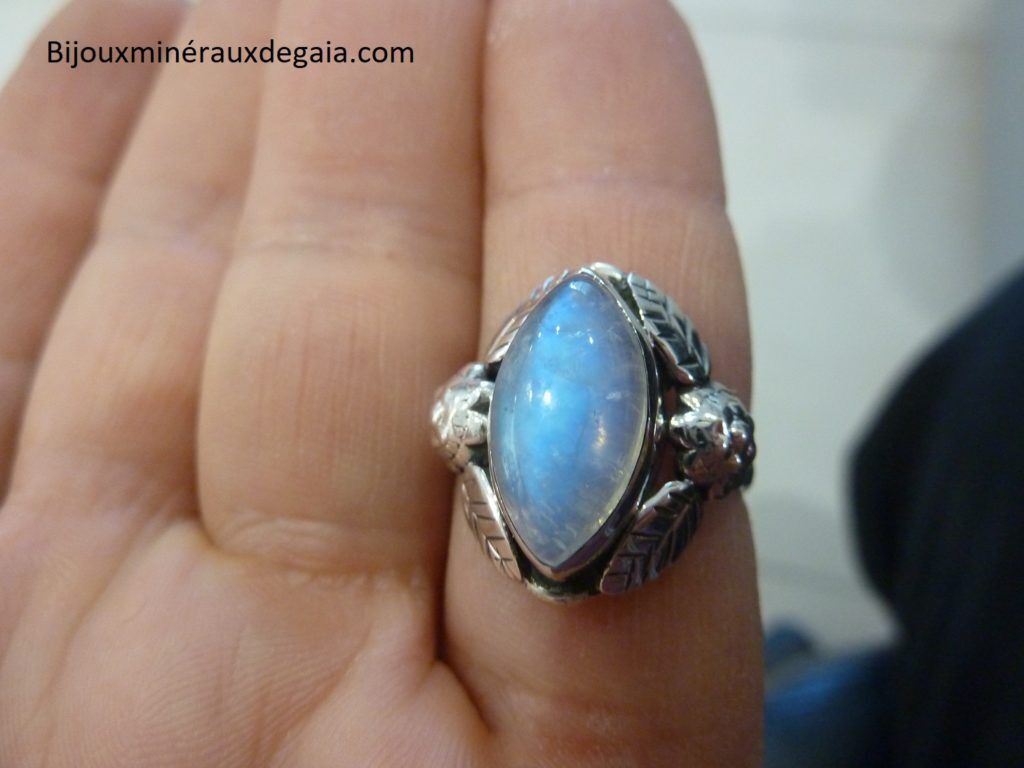 BAGUE PIERRE DE LUNE MONTURE EN ARGENT 925.TAILLE 57 3/4 REF 0899