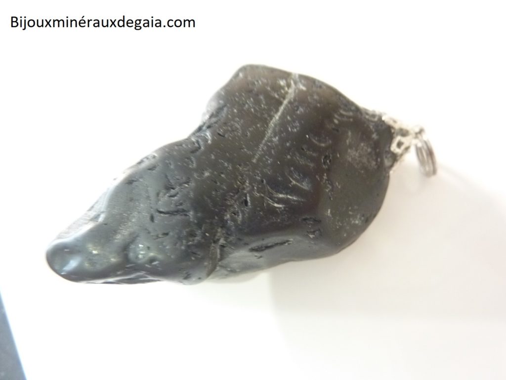 Pendentif Spinelle noir 37,3 gr ultra rare ref 4910