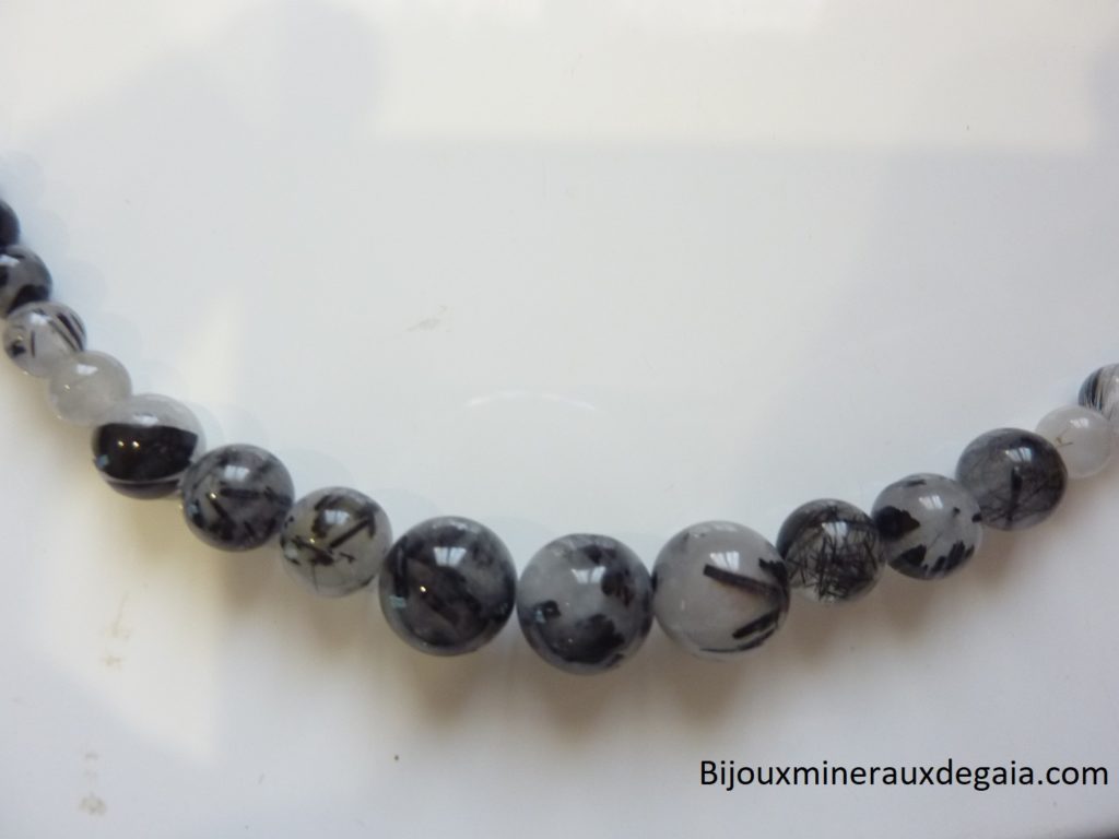 Collier quartz tourmaliné perles rondes 10-8-6 mm