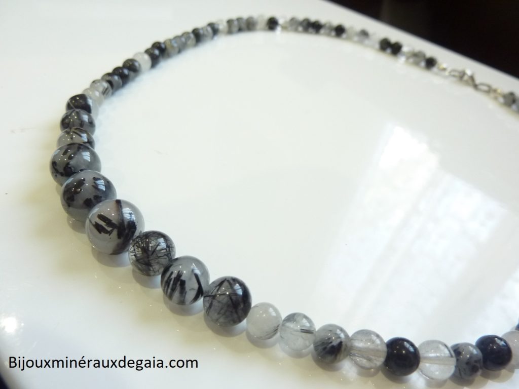 Collier quartz tourmaliné perles rondes 10-8-6 mm