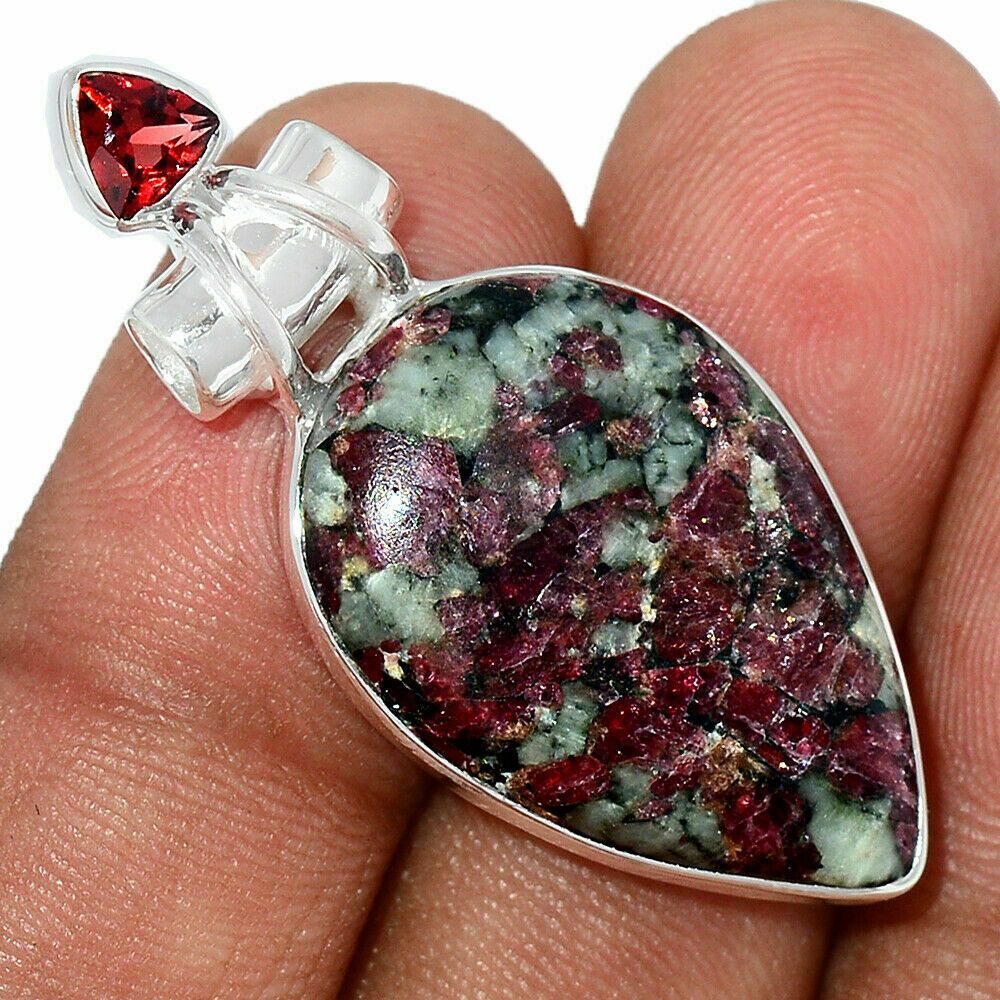 Pendentif Eudialyte et grenat Monture argent 925 ref 6747