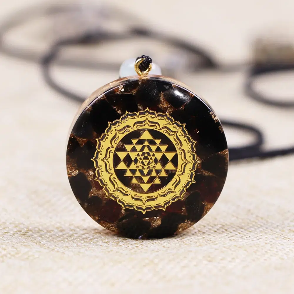 Collier pendentif Sri Yantra- Obsidienne noire orgonite