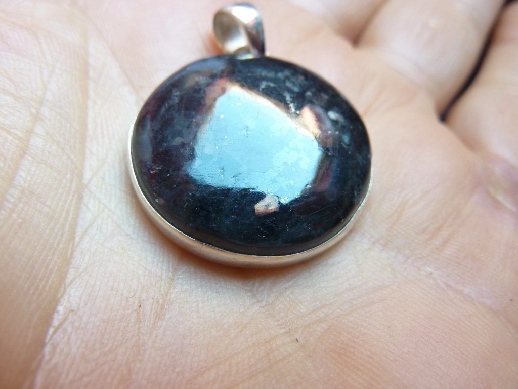 Pendentif Nuummite Véritable monture argent 925 Rare ref 3988