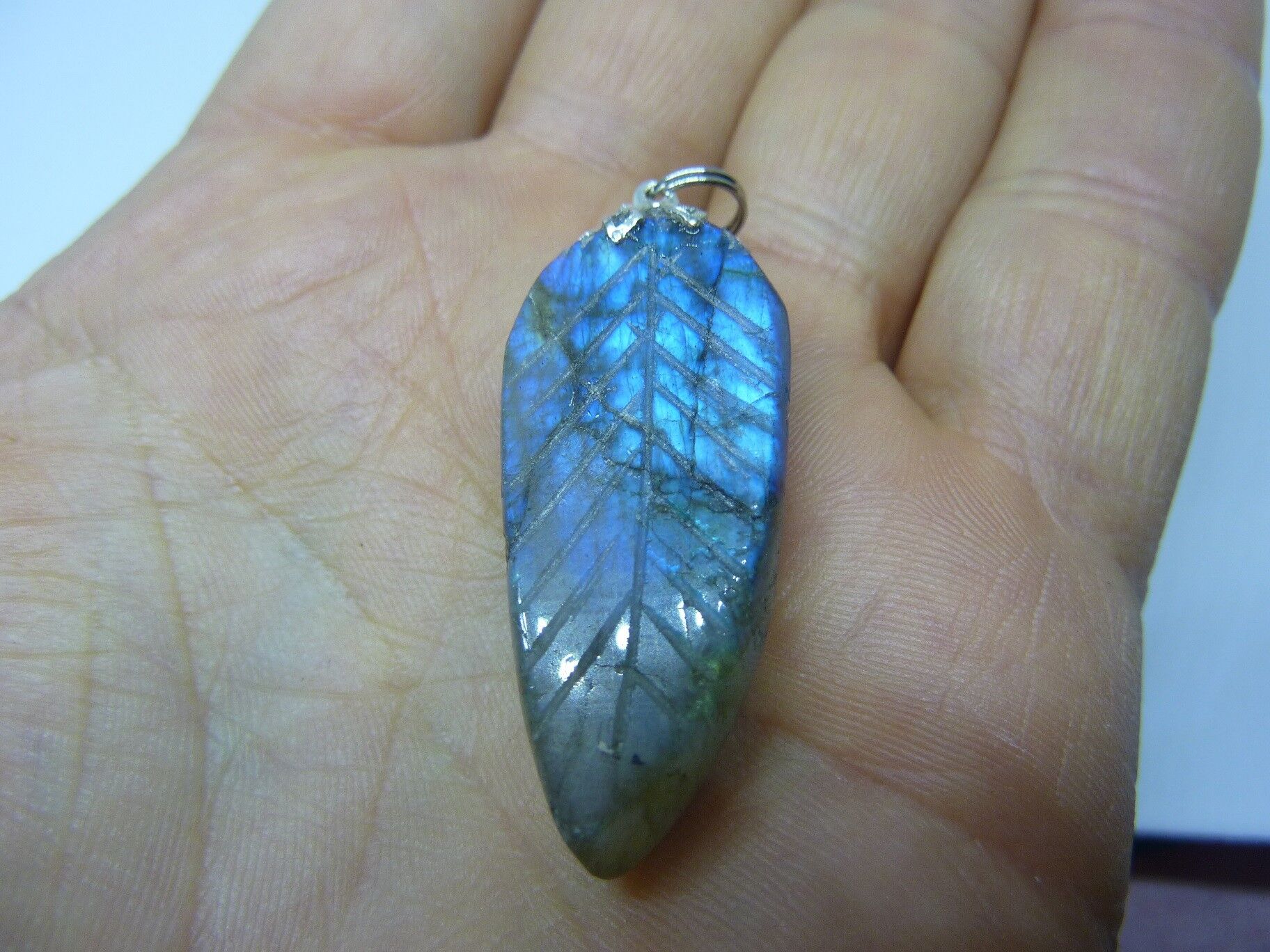 PENDENTIF PROTECTION FEUILLE LABRADORITE 10,4 gr REF 3638 – Image 2