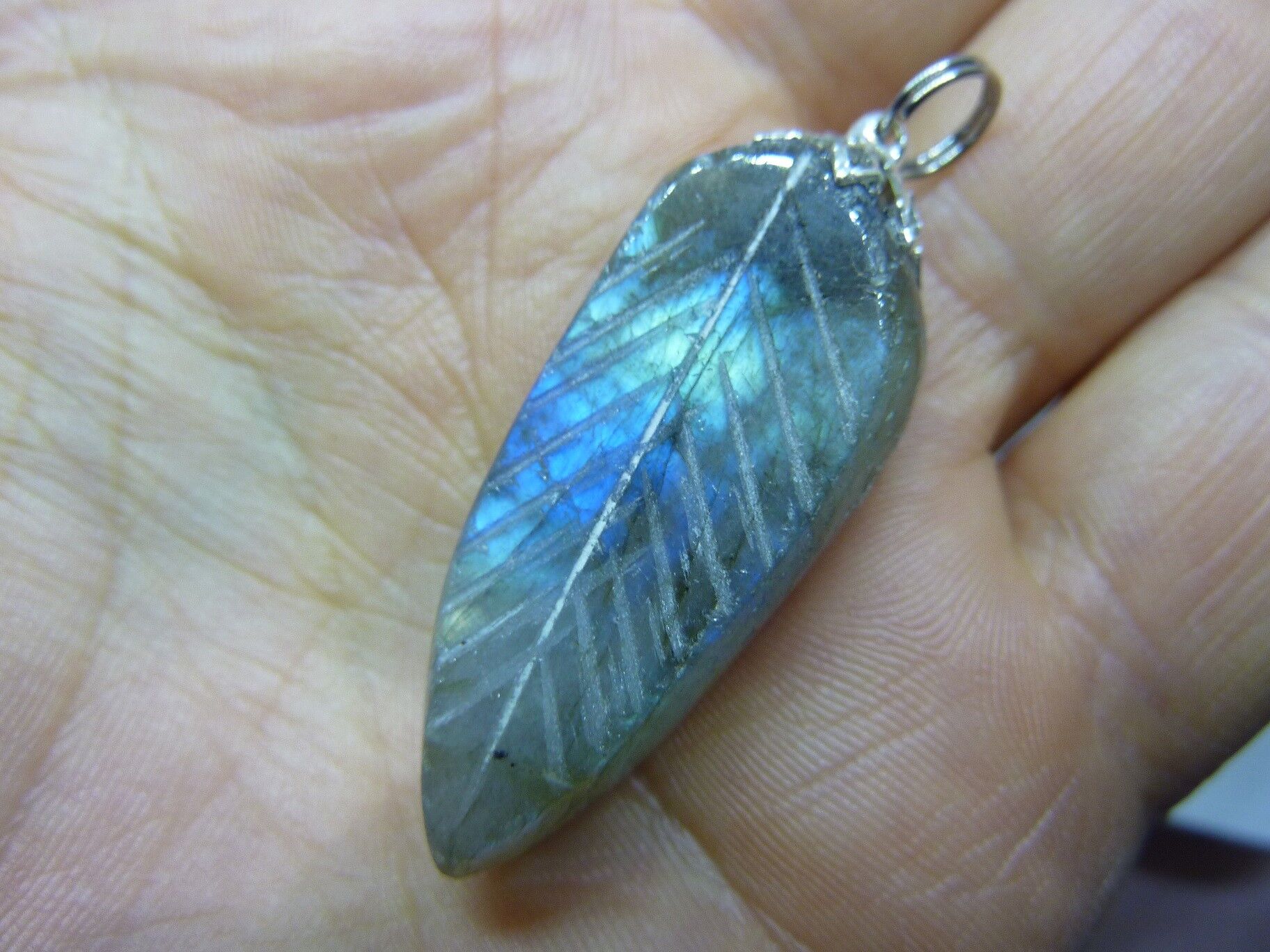 PENDENTIF PROTECTION FEUILLE LABRADORITE 10,4 gr REF 3638 – Image 4