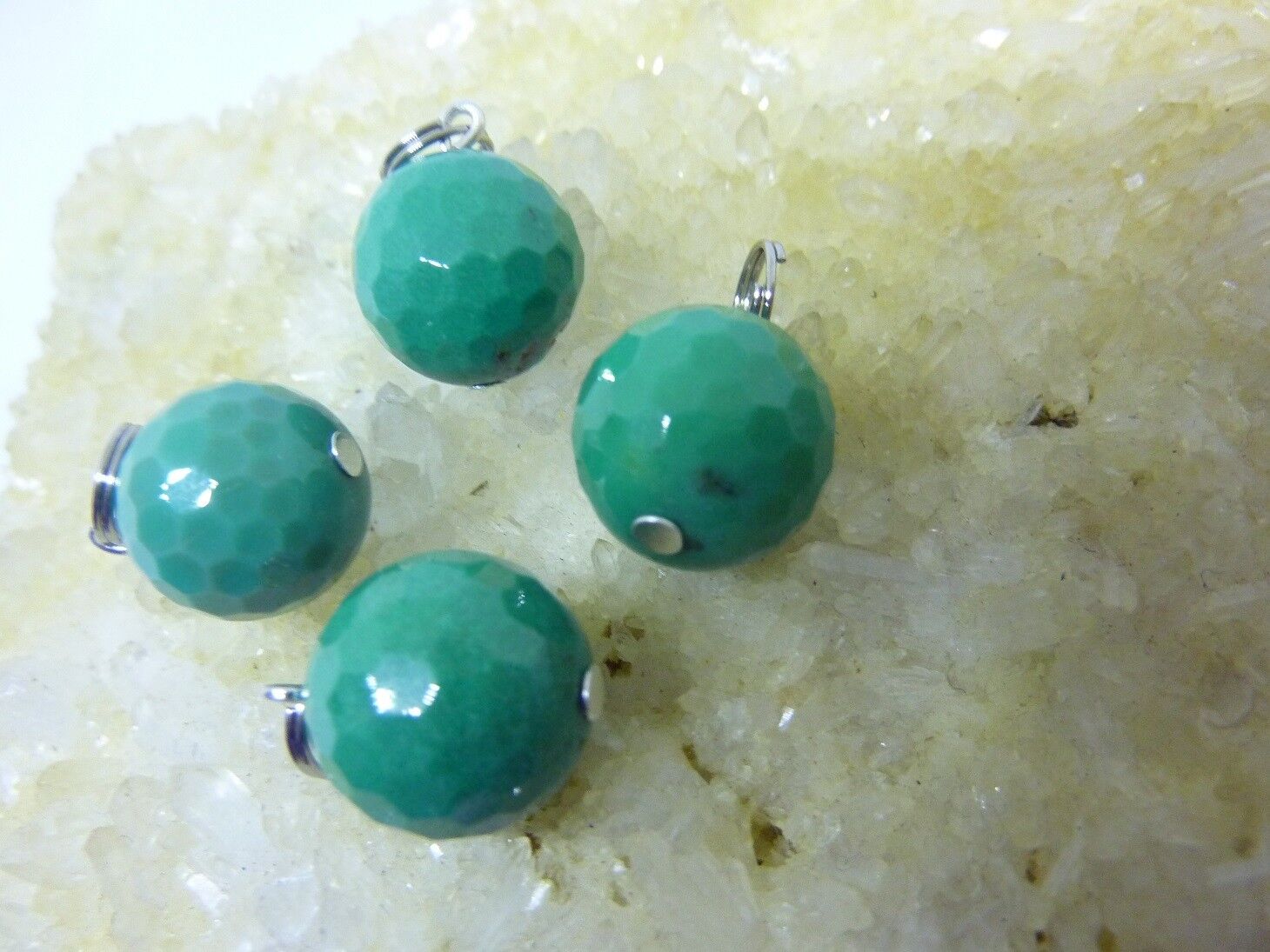 Pendentif Calme et paix: Chrysoprase perles à facettes 14 mm – Image 3