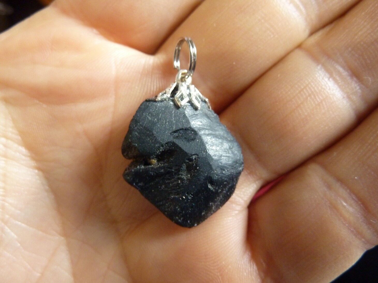 PENDENTIF PROTECTION SPINELLE NOIR BRUT REF 4679 – Image 2