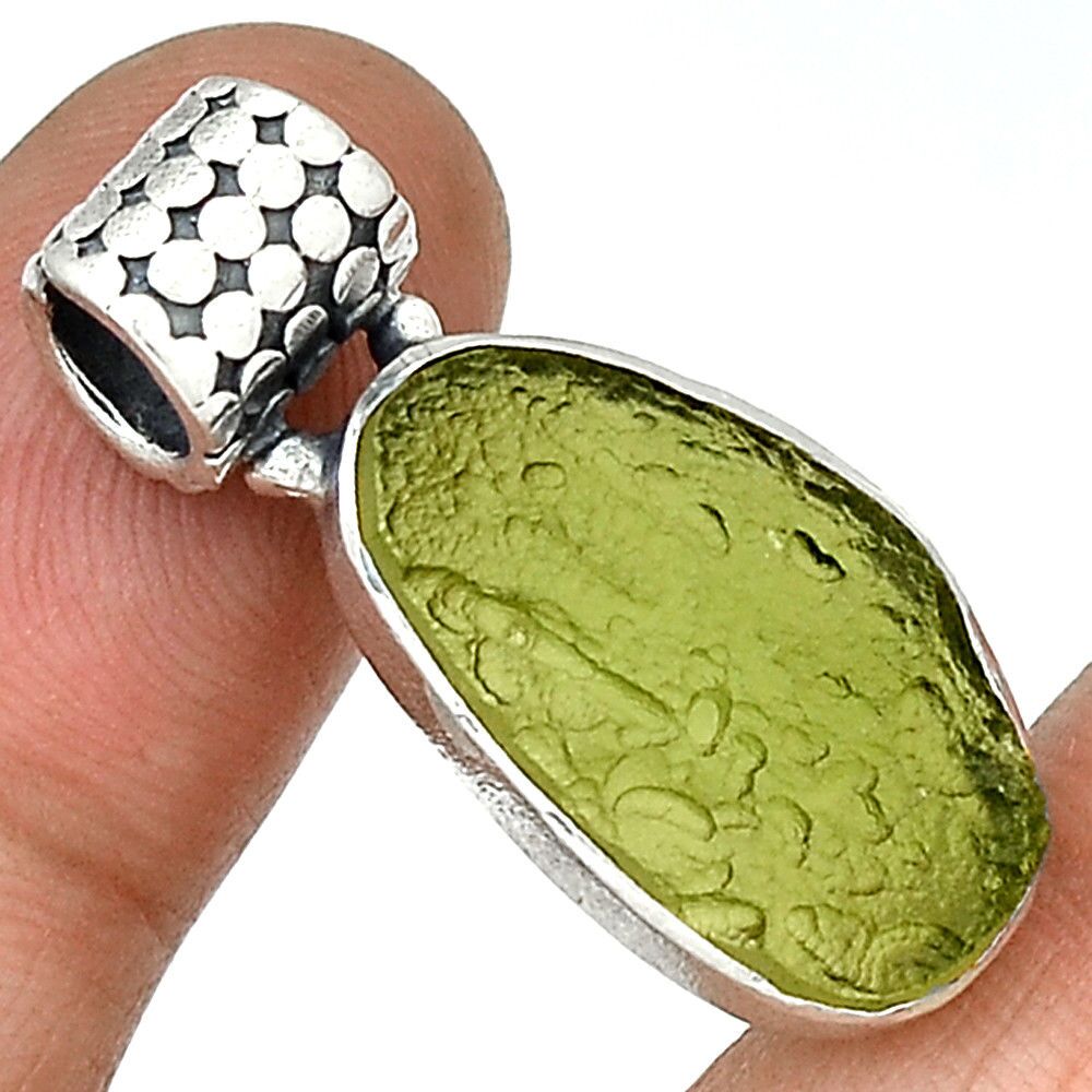 PENDENTIF MOLDAVITE MONTURE EN ARGENT 925. TRES RARE ! REF 7881