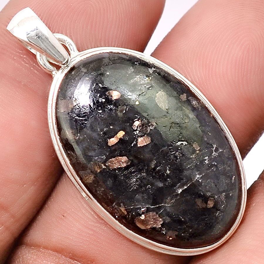 Pendentif Nuummite Véritable monture argent 925 Rare ref 4506