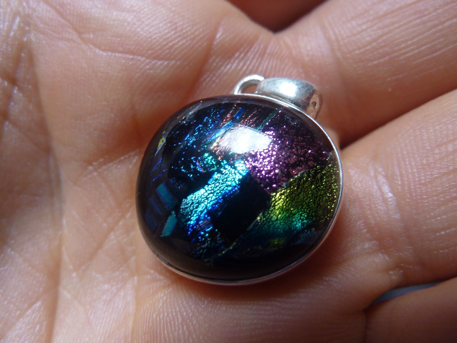 PENDENTIF EN VERRE DICHROIQUE MONTURE ARGENT 925 REF 7546