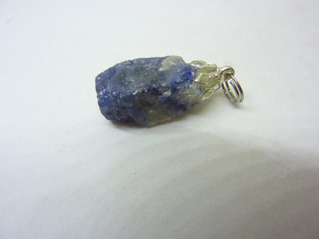 Pendentif Saphir brut 6,9 gr ref 8264