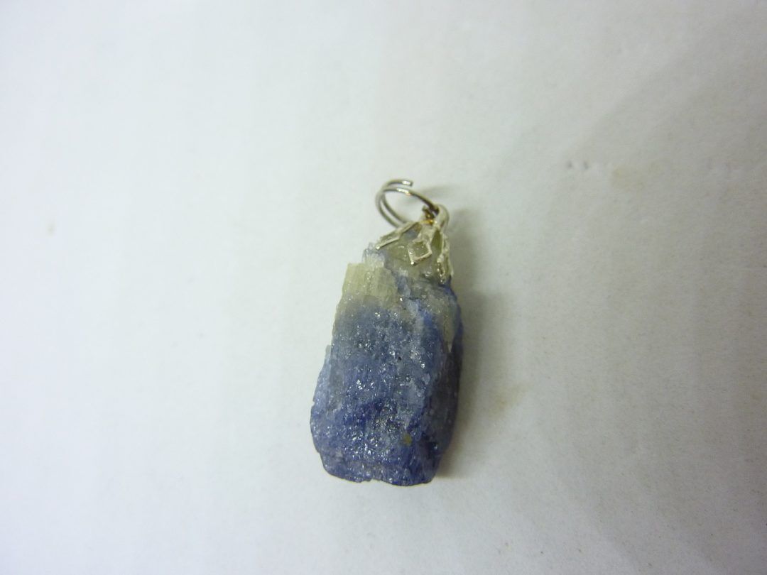 Pendentif Saphir brut 6,9 gr ref 8264