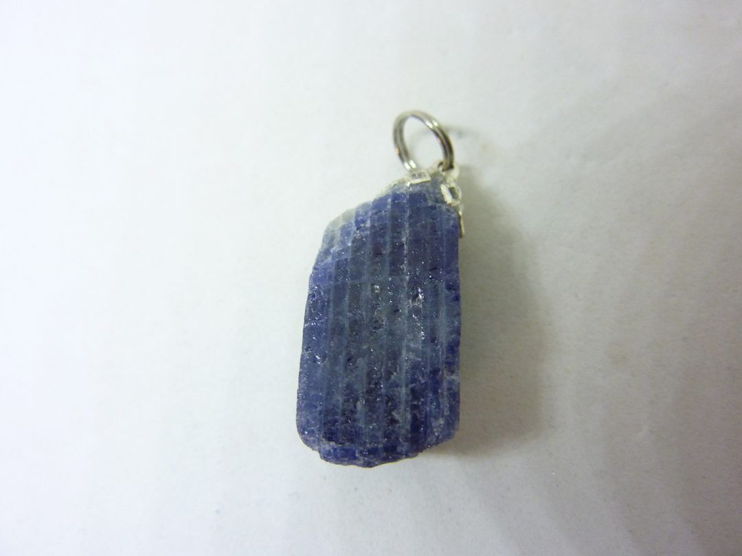 Pendentif Saphir brut 10,3 gr ref 1307