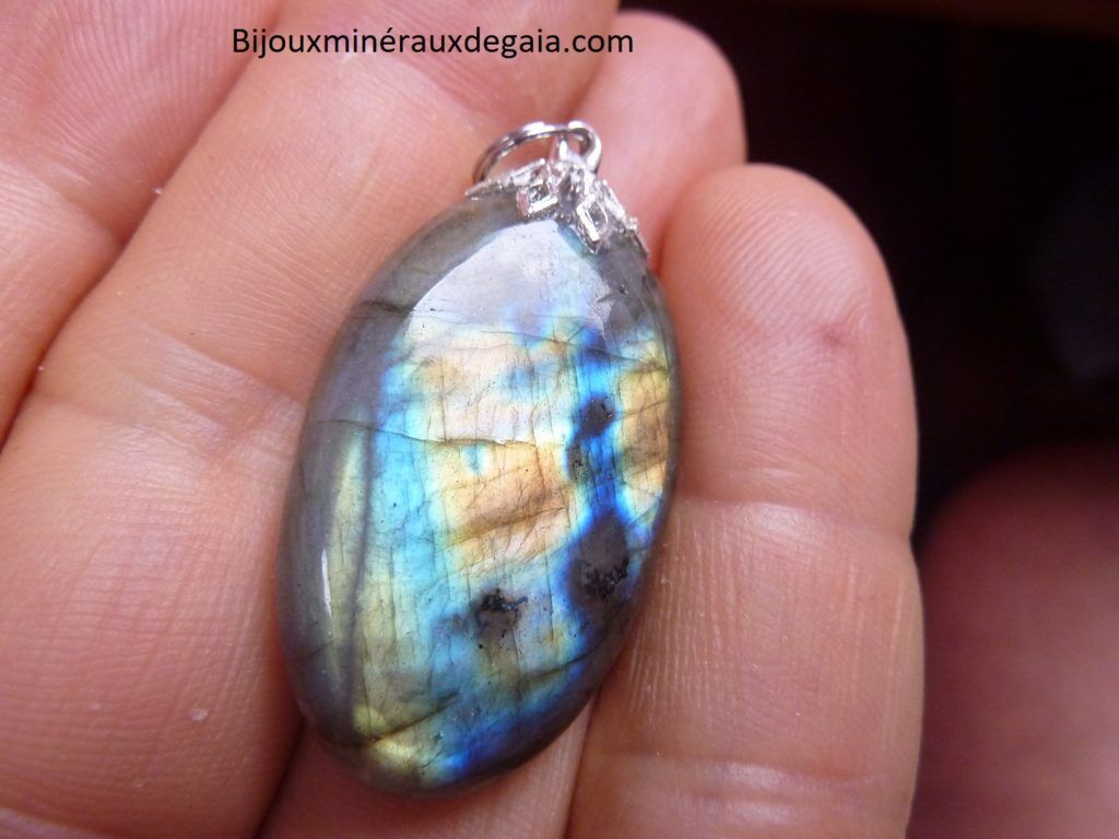 Pendentif Labradorite Poids 8,8 gr ref 1157