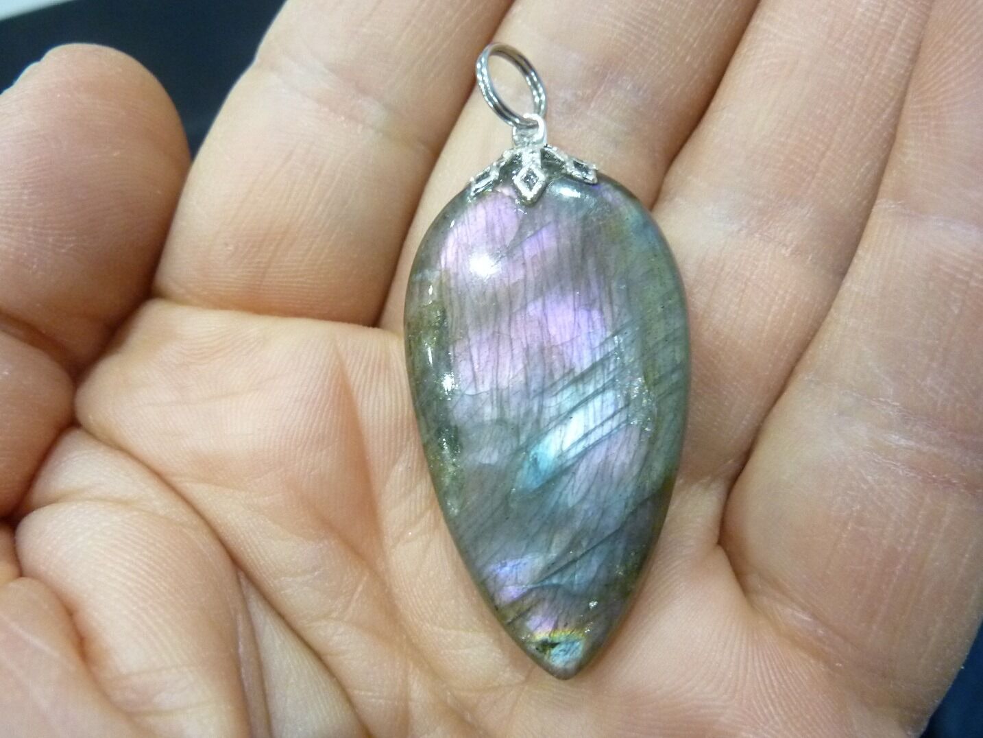 Pendentif Labradorite violet Rare ! Poids 11,5 gr ref 1359