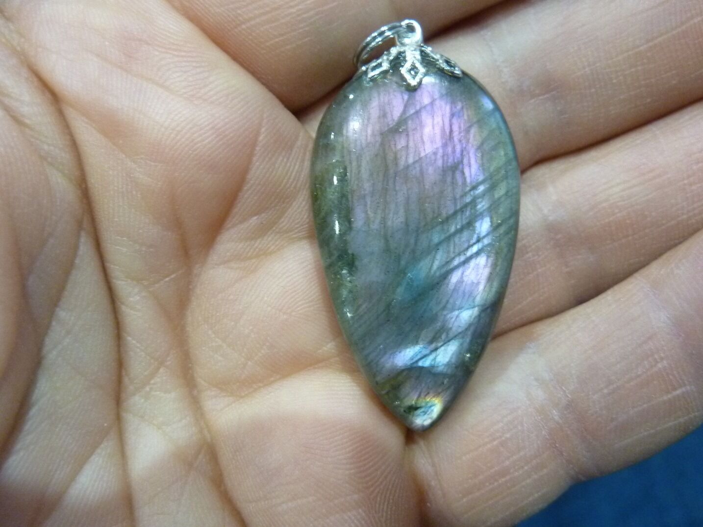 Pendentif Labradorite violet Rare ! Poids 11,5 gr ref 1359