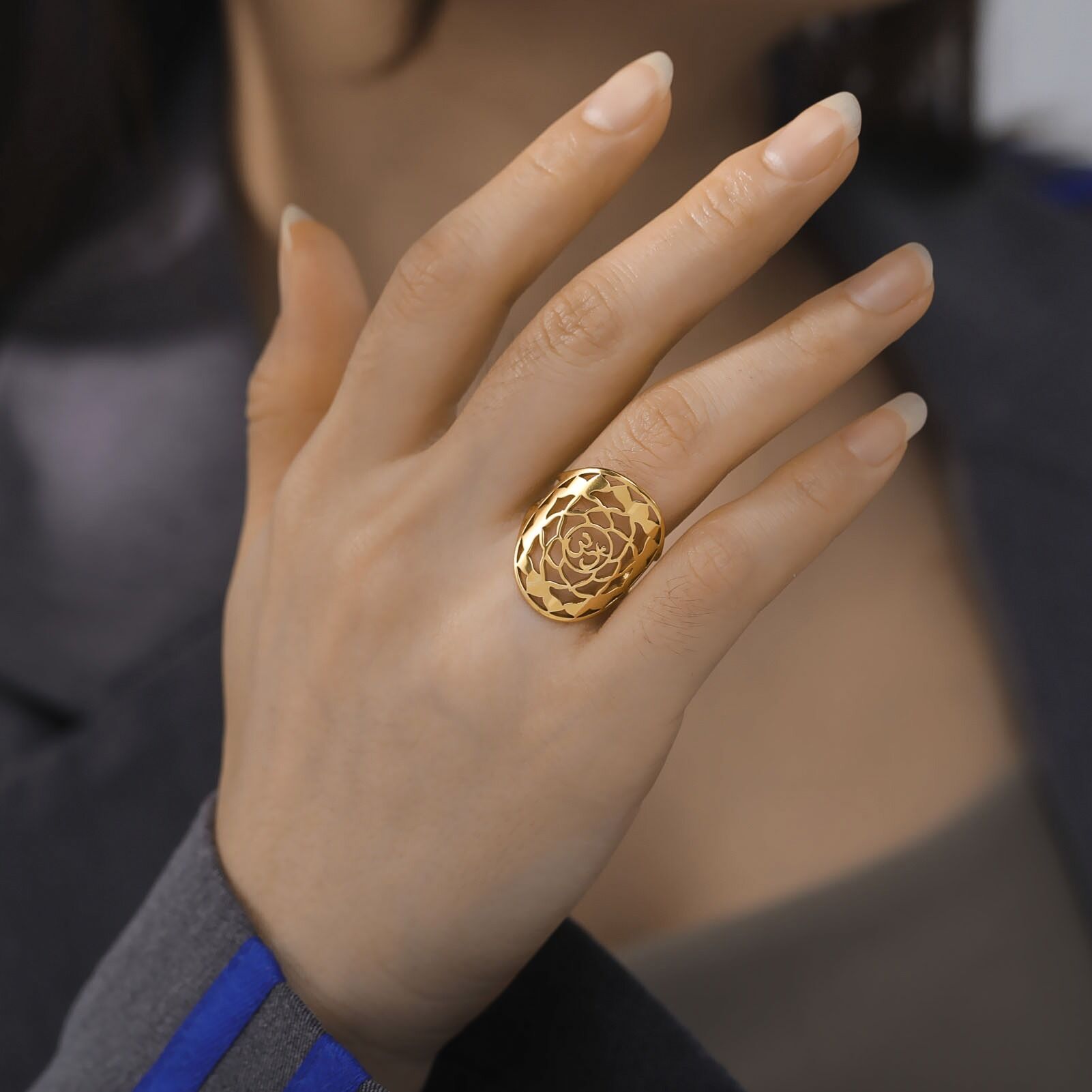 Bague lotus Om réglable ref or