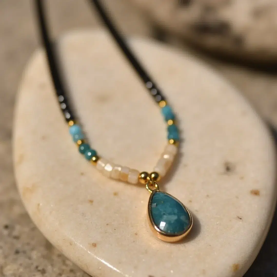 Collier pendentif Apatite bleue-Onyx noir-Hématite 