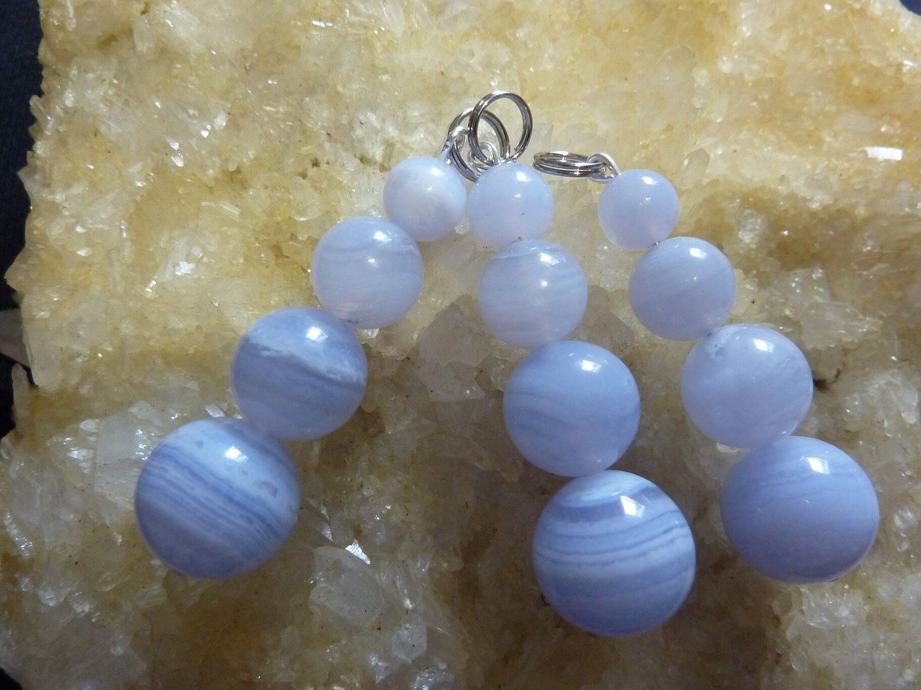 Pendentif Zénitude calcédoine bleue a L'unité rare