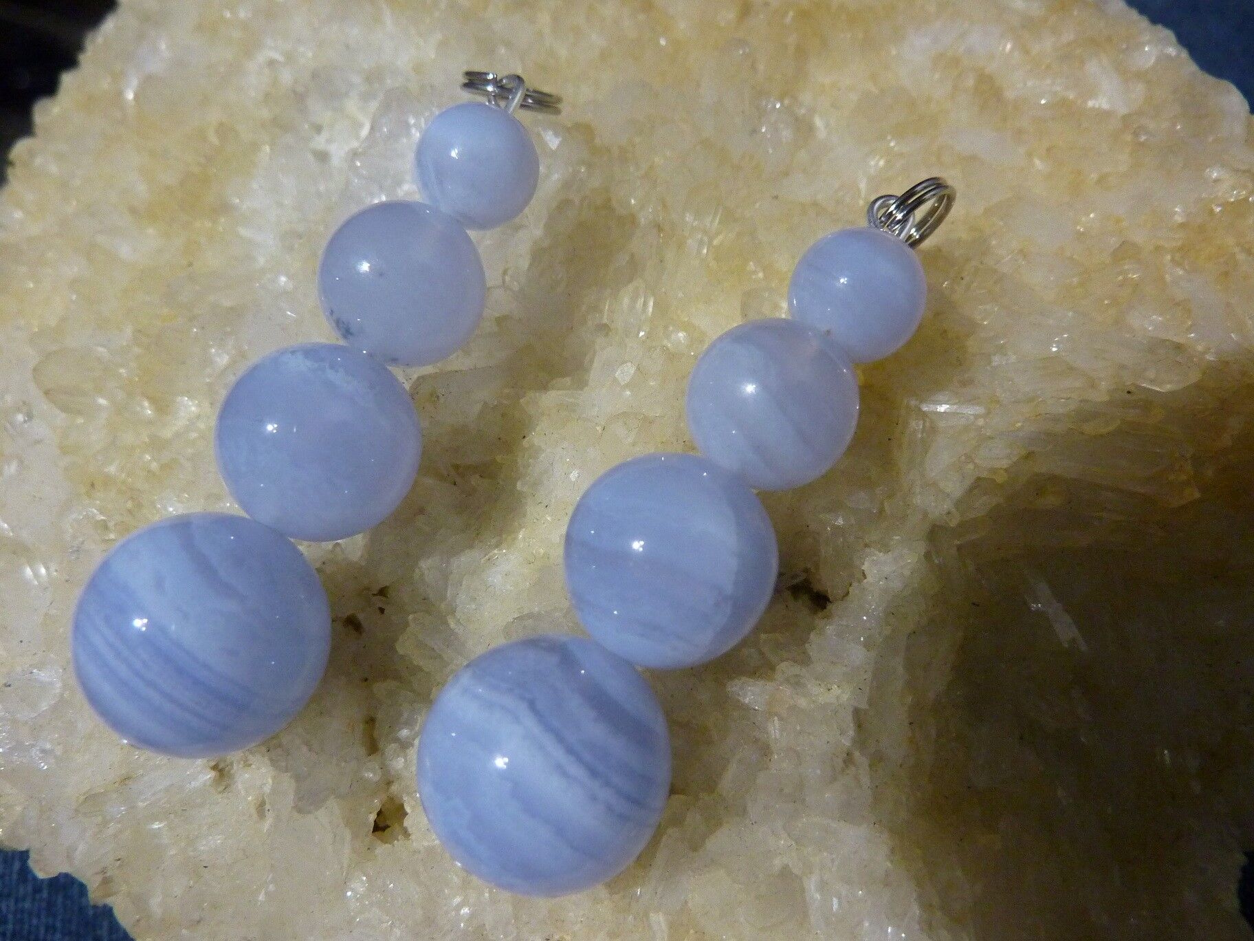 Pendentif Zénitude calcédoine bleue a L'unité rare – Image 3