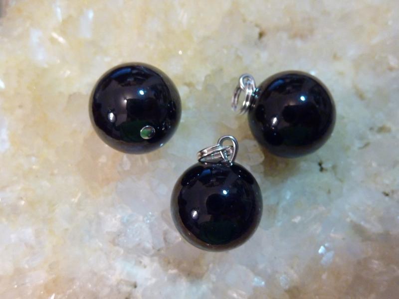 Pendentif spinelle noir : Perle ronde 14 mm à l'unité