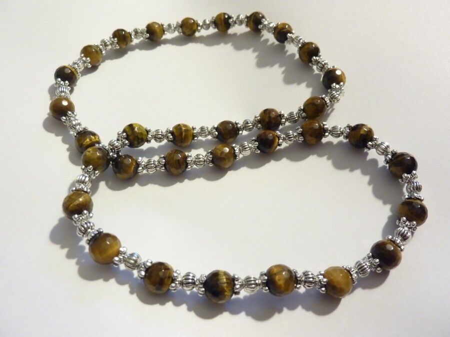 COLLIER PROTECTION OEIL DE TIGRE PERLES A FACETTES 8MM ET PLAQUé ARGENT