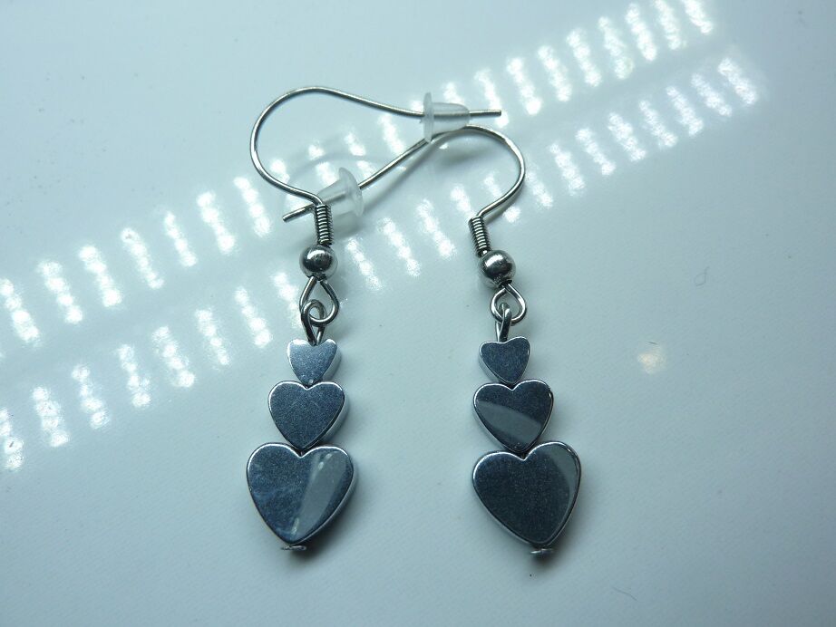 BOUCLES D'OREILLES COEUR EN HEMATITE