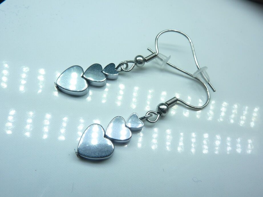 BOUCLES D'OREILLES COEUR EN HEMATITE