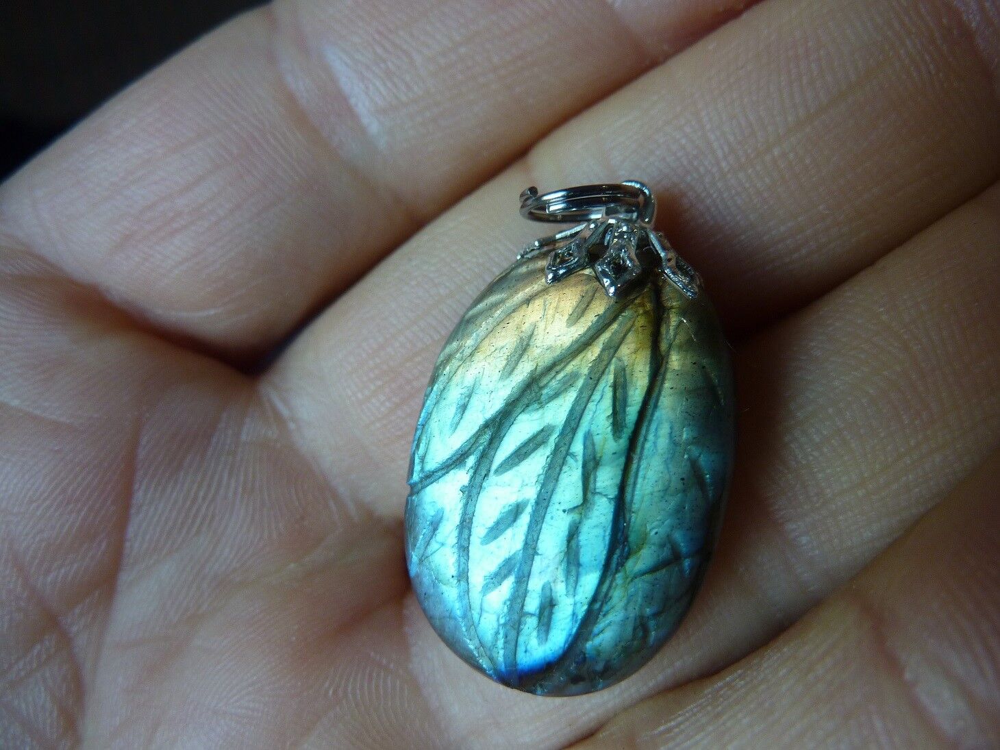 Pendentif Protection Labradorite fleur sculpté Ref 4227